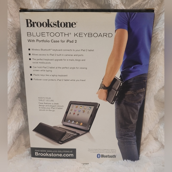 BROOKSTONE Bluetooth Key board with Protfolio case for iPAD 2 - Picture 6 of 6